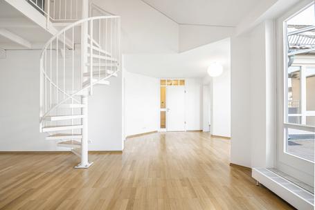 Luftige, helle 2-Zimmer-Wohnung mit Dachterrasse