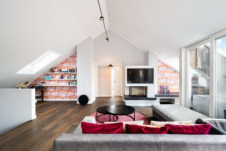 Luxurious & family-friendly: 4-room penthouse with designer fittings, roof terrace and elevator access