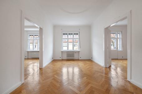 Luxuriös modernisierte Jugendstilwohnung mit 5 Zimmern und sonniger Terrasse