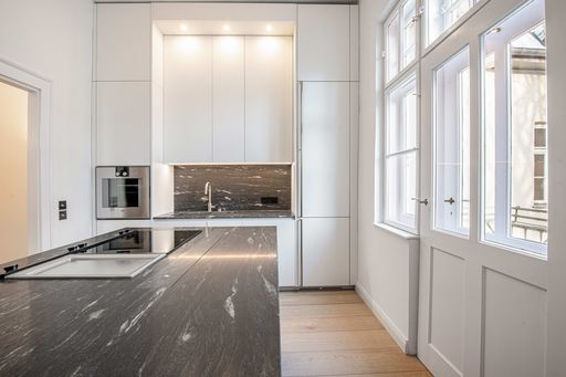 Objektvideo ansehen: Luxuriös modernisierte Jugendstilwohnung mit 5 Zimmern und sonniger Terrasse