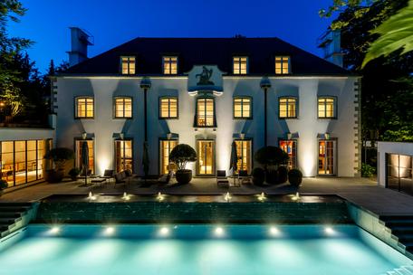Luxuriös saniertes Villenjuwel von 1928 mit Pool, Kino und Hamam