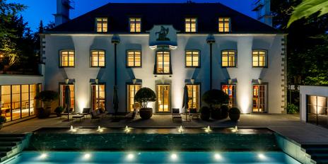 Luxuriously renovated villa jewel from 1928 with pool, cinema and hammam