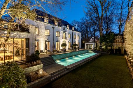 Luxuriously renovated villa jewel from 1928 with pool, cinema and hammam