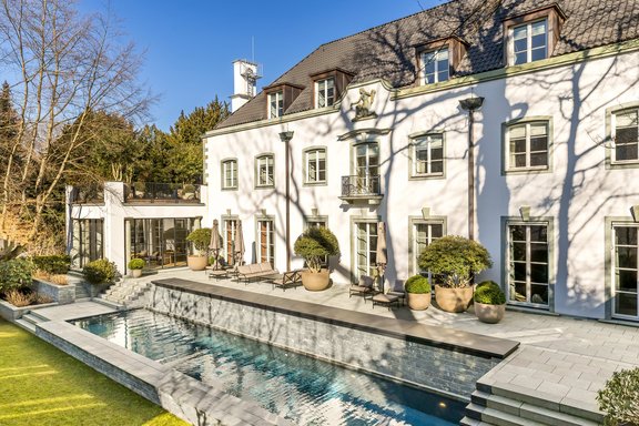 Denkmalschutz Villa in Perfektion saniert