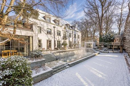 Luxuriously renovated villa jewel from 1928 with pool, cinema and hammam