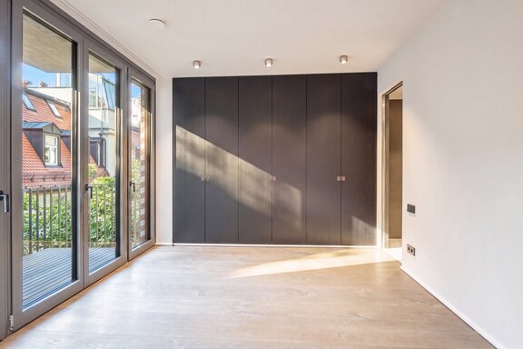 Bedroom with bathroom en suite