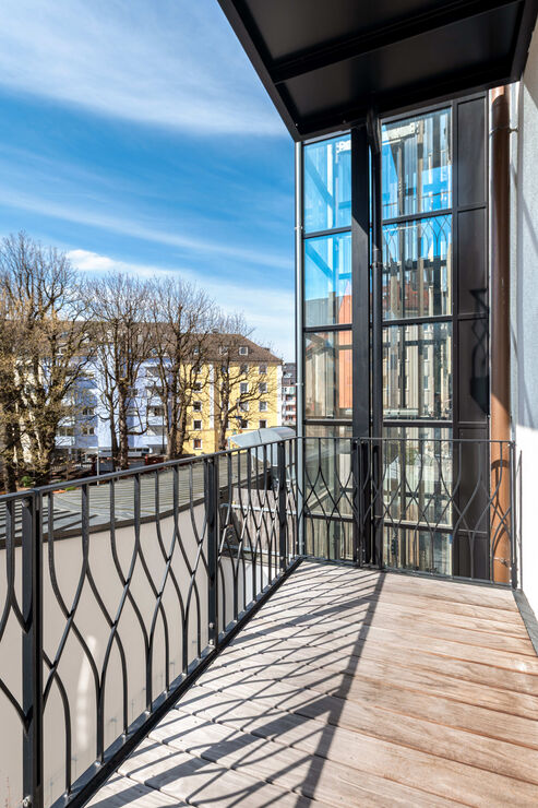 Südbalkon mit Innenhofausrichtung