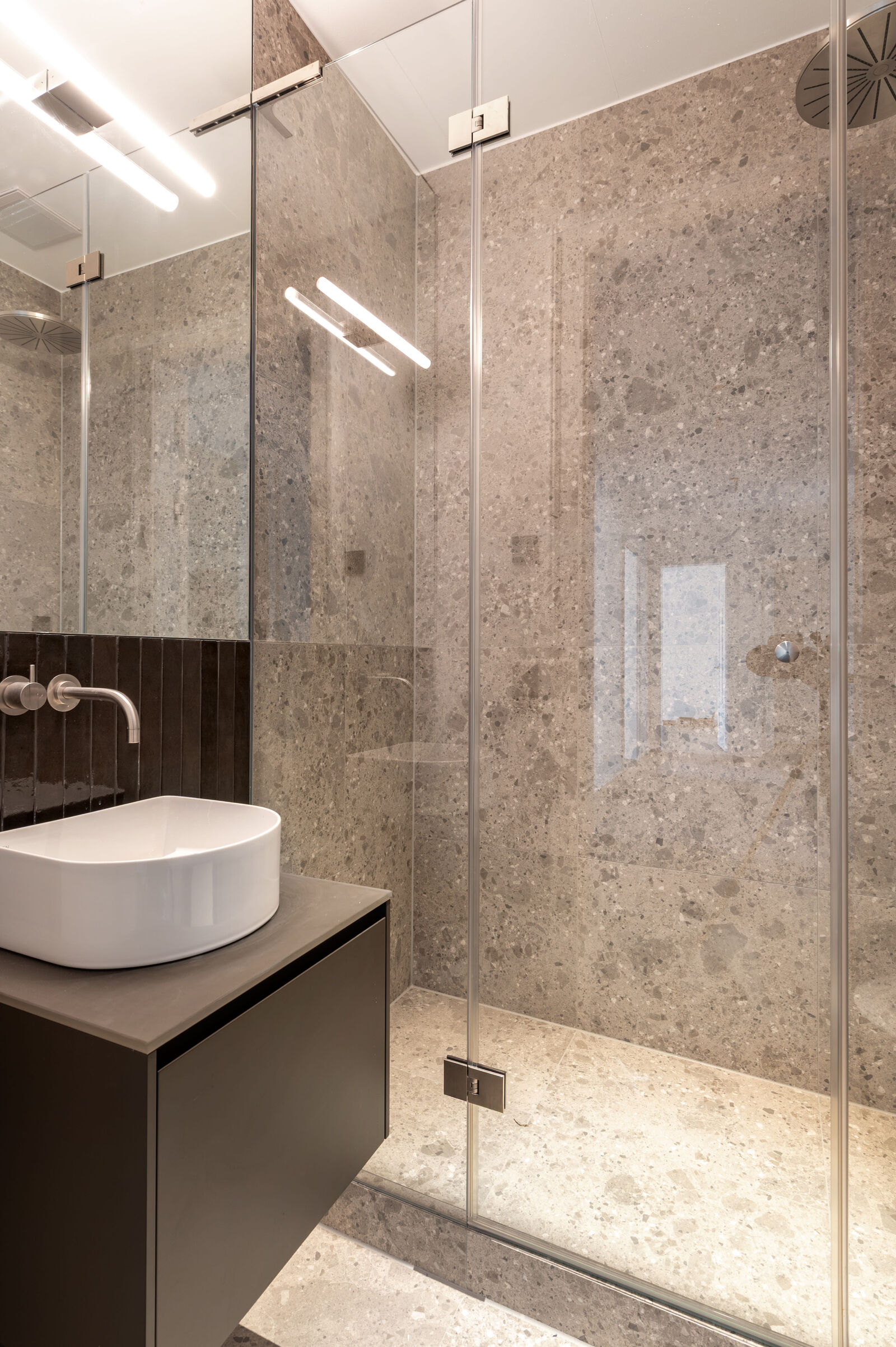 Gäste-Duschbad mit Rainshower-Dusche