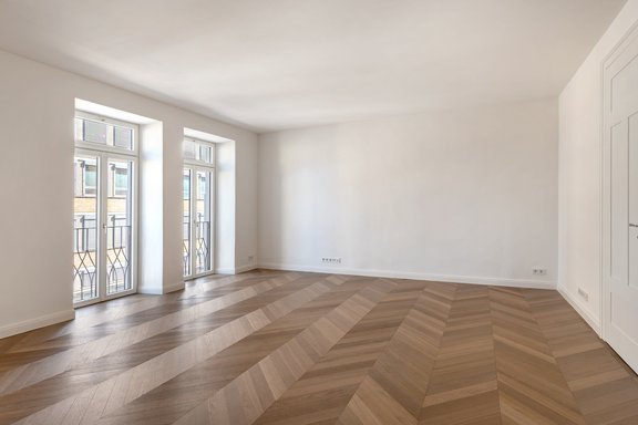 Spacious living/dining area