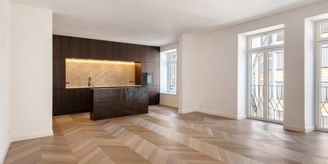 Luxuriöse 4-Zimmer-Wohnung mit Südbalkon zum Erstbezug nach Sanierung