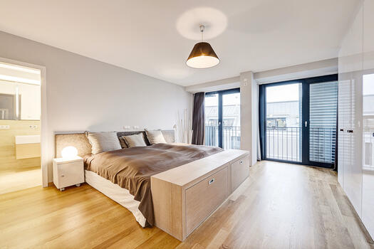 Master bedroom with en-suit bathroom
