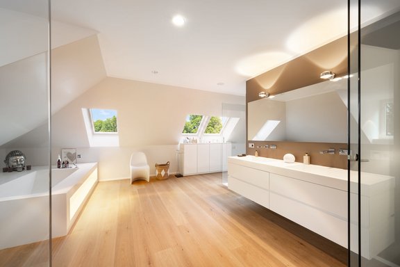 Luxurious master bath