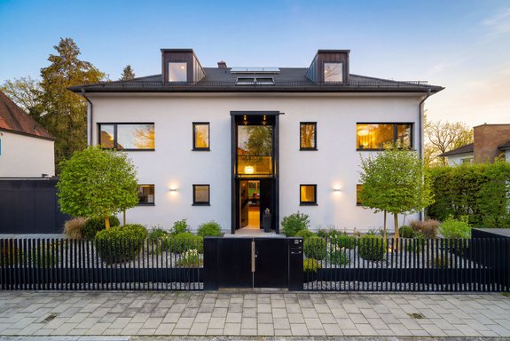 Hochklassige Familienvilla auf großzügigem Grundstück in Harlachinger Bestlage