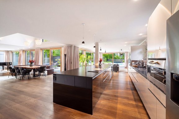 Fitted kitchen from Molteni&C with adjoining lounge area