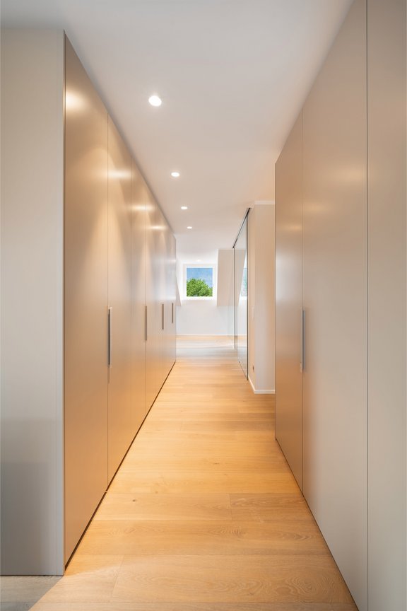 Spacious dressing room