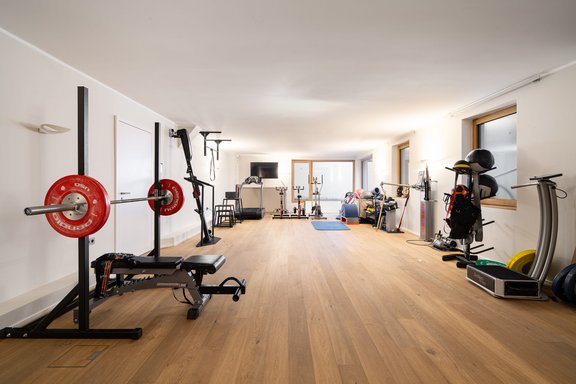 Großes Gym mit Lichthof