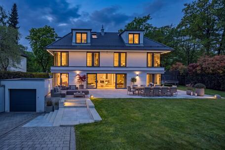 Luxurious family home with an elevator, underground parking, fitness area, and heat pump