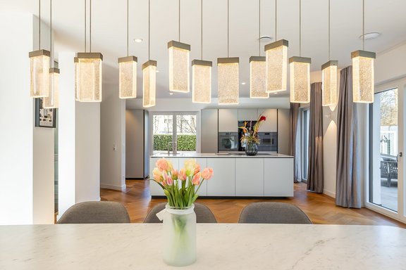 Elegant Poliform kitchen with plenty of storage space