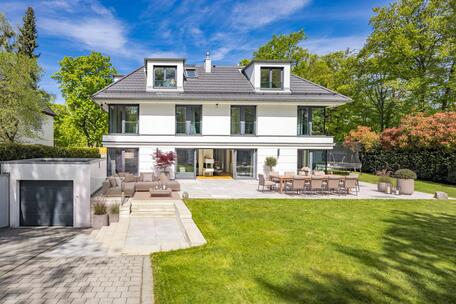 Luxurious family residence with an elevator, underground parking, a fitness area, and a heat pump