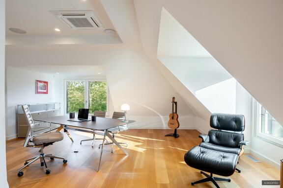Lichterfülltes Büro