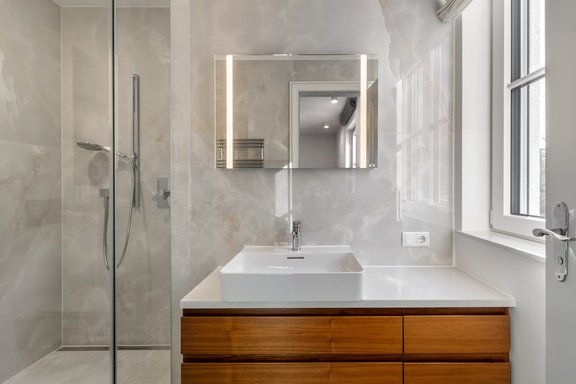 Neuwertiges Duschbad