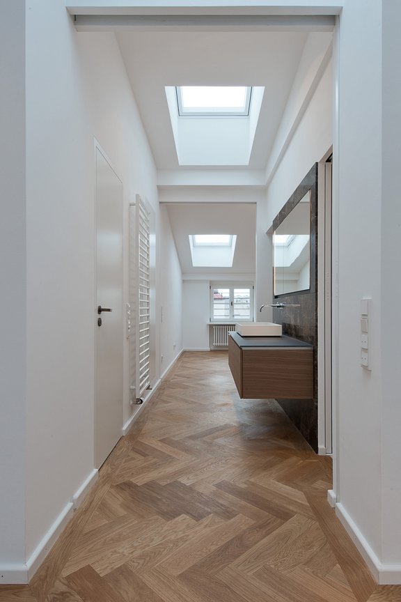 Bedroom with master bath en suite