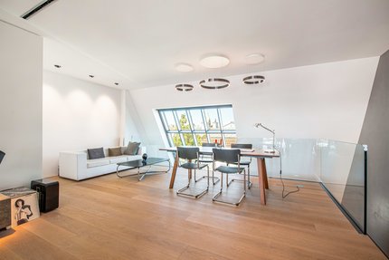 Spektakuläres Atelierfenster