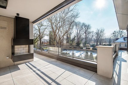 Südterrasse mit Außenkamin