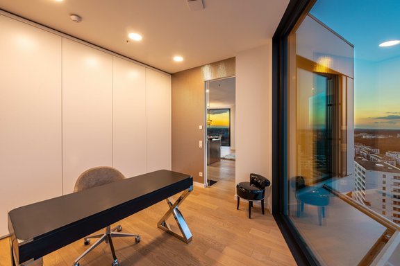 Arbeitszimmer mit Einbauten