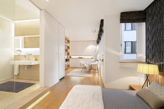 Schlafzimmer mit Arbeitsbereich und Bad en suite