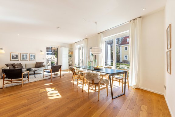 Wohnzimmer mit Essbereich