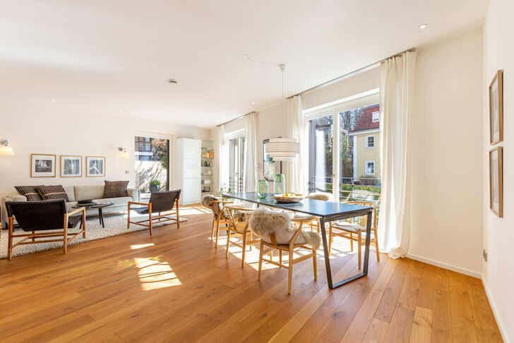 Wohnzimmer mit Essbereich