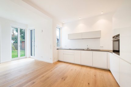 High quality fitted kitchen with brand fixtures