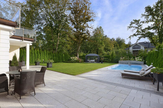Precious natural stones and perfectly manicured lawns
