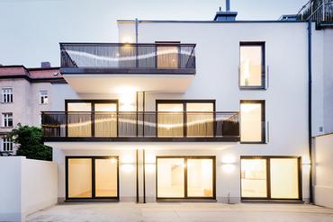 Luxurious modern townhouse with roof terrace