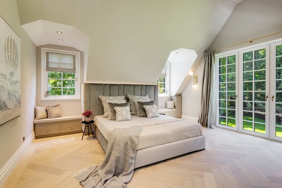 Master suite with walk-in closet and en suite bathroom