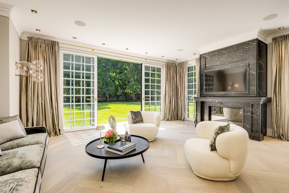 Exclusive living area with garden view