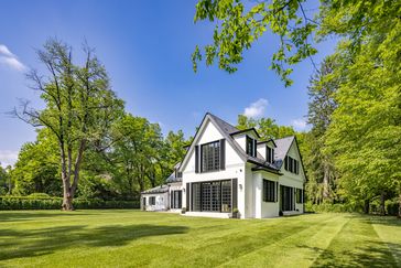 Watch video: Luxury meets privacy: first-time occupancy high-end villa property with elevator, home cinema, spa and wine cellar