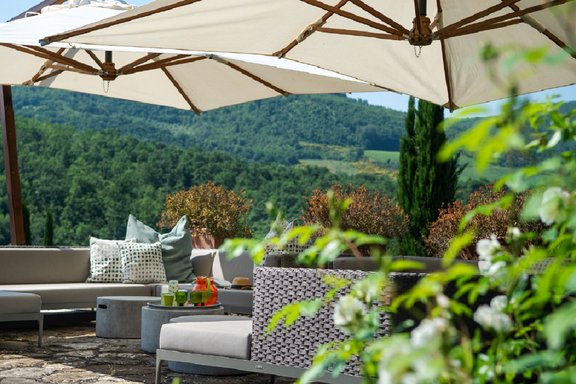 Rückzugsort mit Blick über die sanfte Hügellandschaft