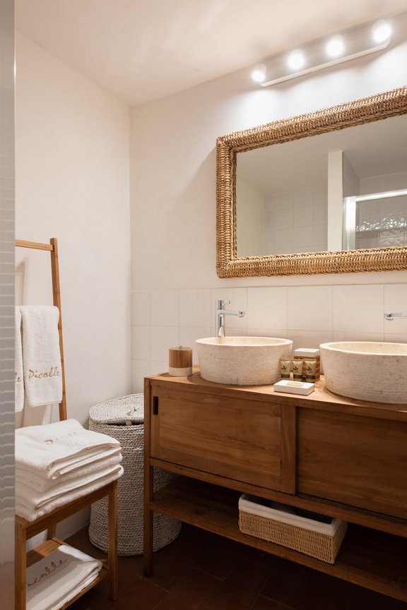 Mehrere Bäder im gesamten Anwesen