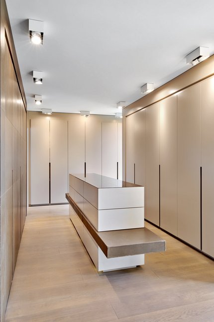 Spacious dressing room