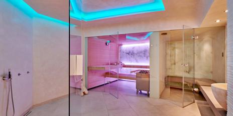 Maximum flexibility on over 430 m²: Luxurious villa with elevator, home cinema and spa oasis