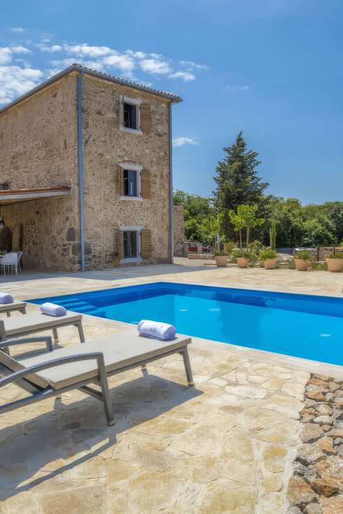 Poolterrasse mit Weitblick
