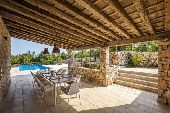 Überdachter Freisitz mit Außenküche