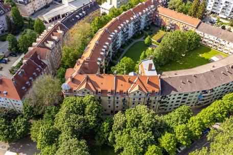 Mehrfamilienhaus mit 19 Wohneinheiten in schöner Grünkulisse