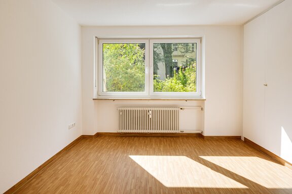Bedroom with a view of the garden