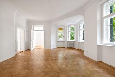 Mit viel Potential: Stilvolle Altbau-Villa von 1900 in Erbpacht zur Modernisierung