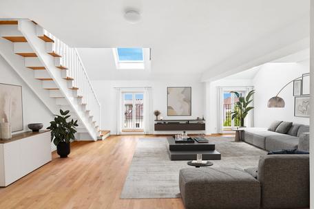 Mittendrin & hoch hinaus: 4,5-Zimmer-Maisonette-Wohnung mit Dachterrasse