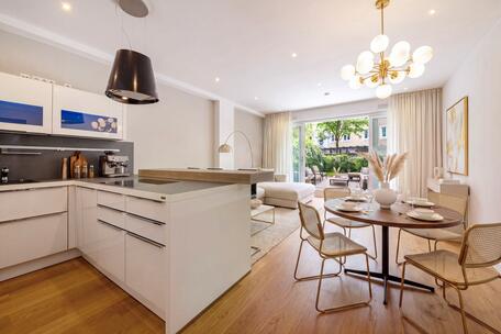 Modern 2-bedroom garden apartment with a sunroom and 2.80-meter-high ceilings
