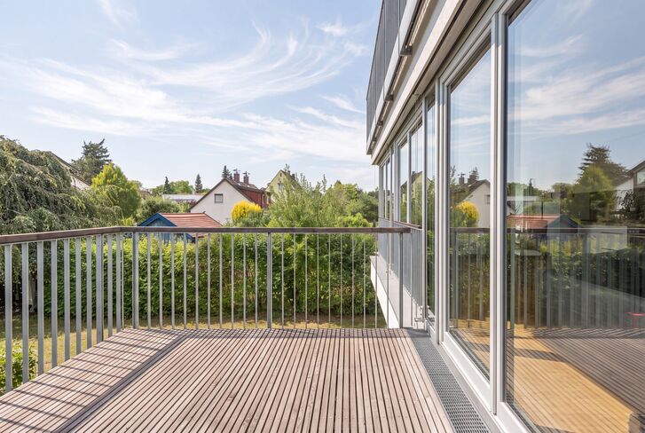 South-facing balcony with a view of the greenery